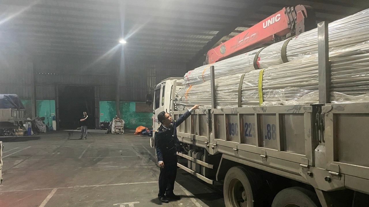 Cục QLTT Hưng Yên: Phạt hành chính, tịch thu 3.000 kg thép không rõ nguồn gốc, xuất xứ