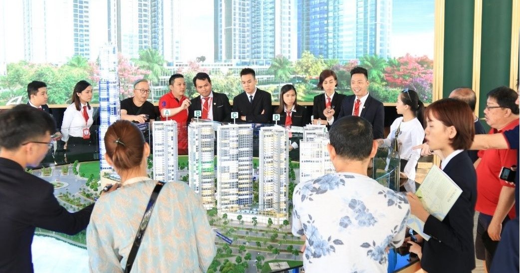 Môi giới bất động sản tại Việt Nam: Người đổi nghề, người lĩnh trăm triệu mỗi tháng