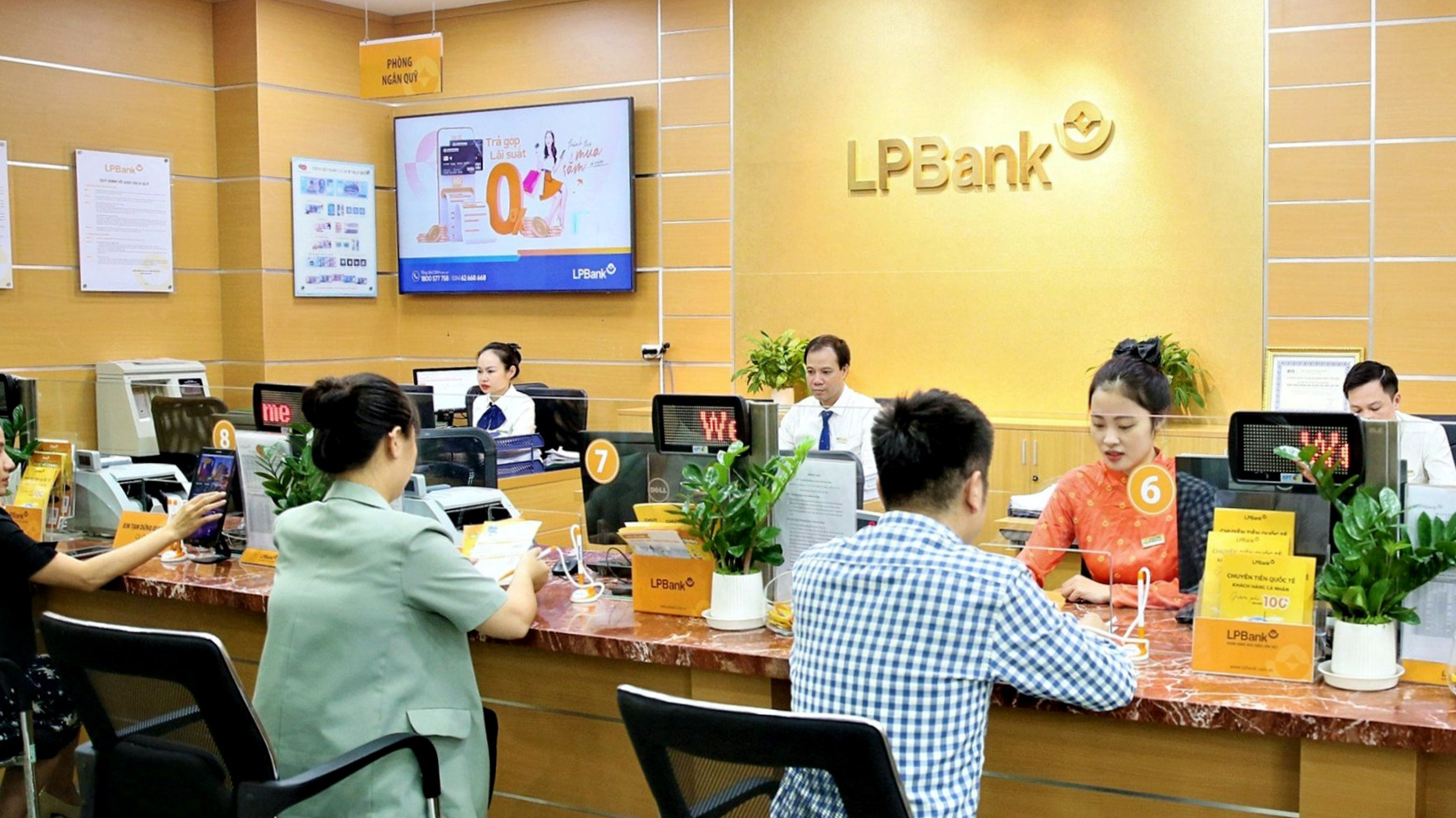Ngân hàng LPBank (LPB): Tăng mục tiêu lãi năm nay, muốn chào bán 800 triệu cổ phiếu
