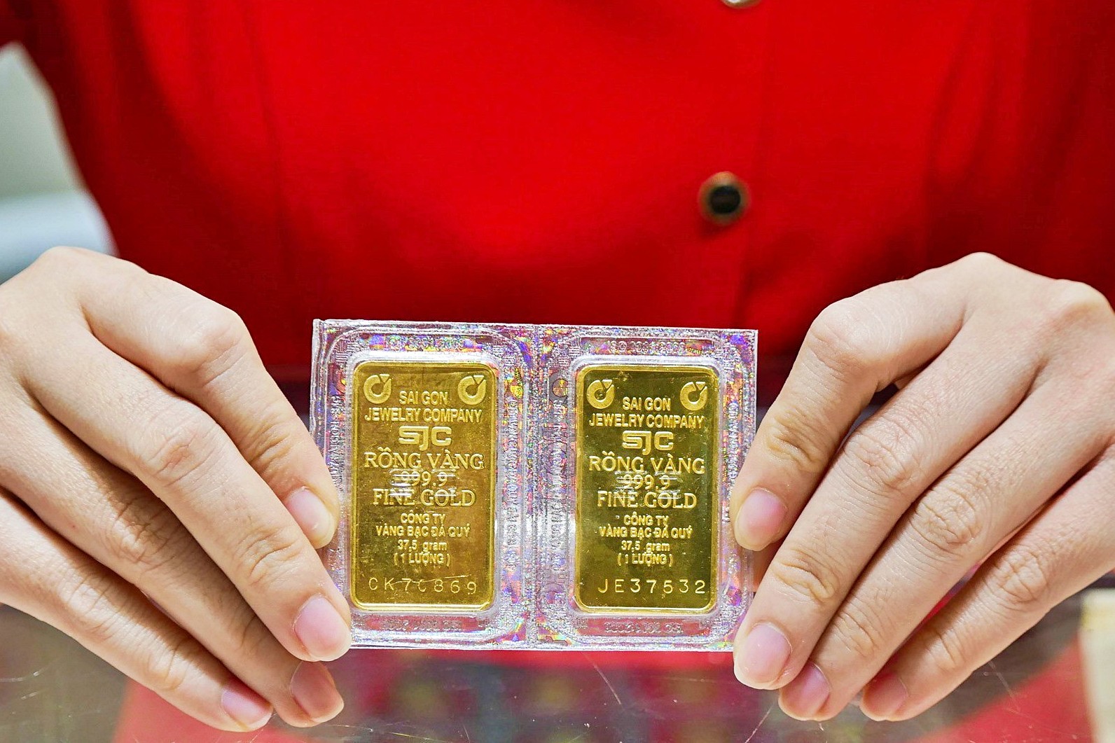Ngân hàng Nhà nước đề nghị hỗ trợ thông quan lượng vàng nhập khẩu phục vụ đấu thầu