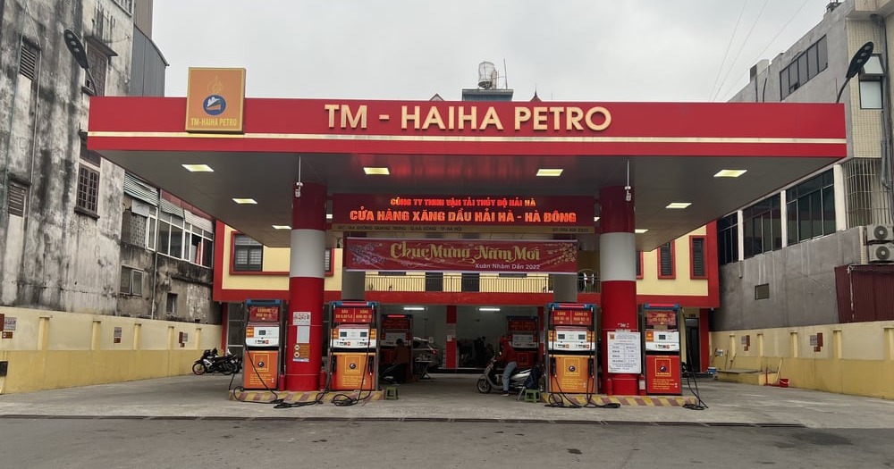 Hải Hà Petro và Xuyên Việt Oil bị dừng thủ tục hải quan xăng dầu