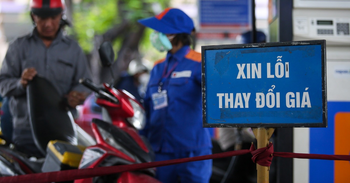 Giá xăng đồng loạt giảm, RON95 giảm hơn 300 đồng/lít