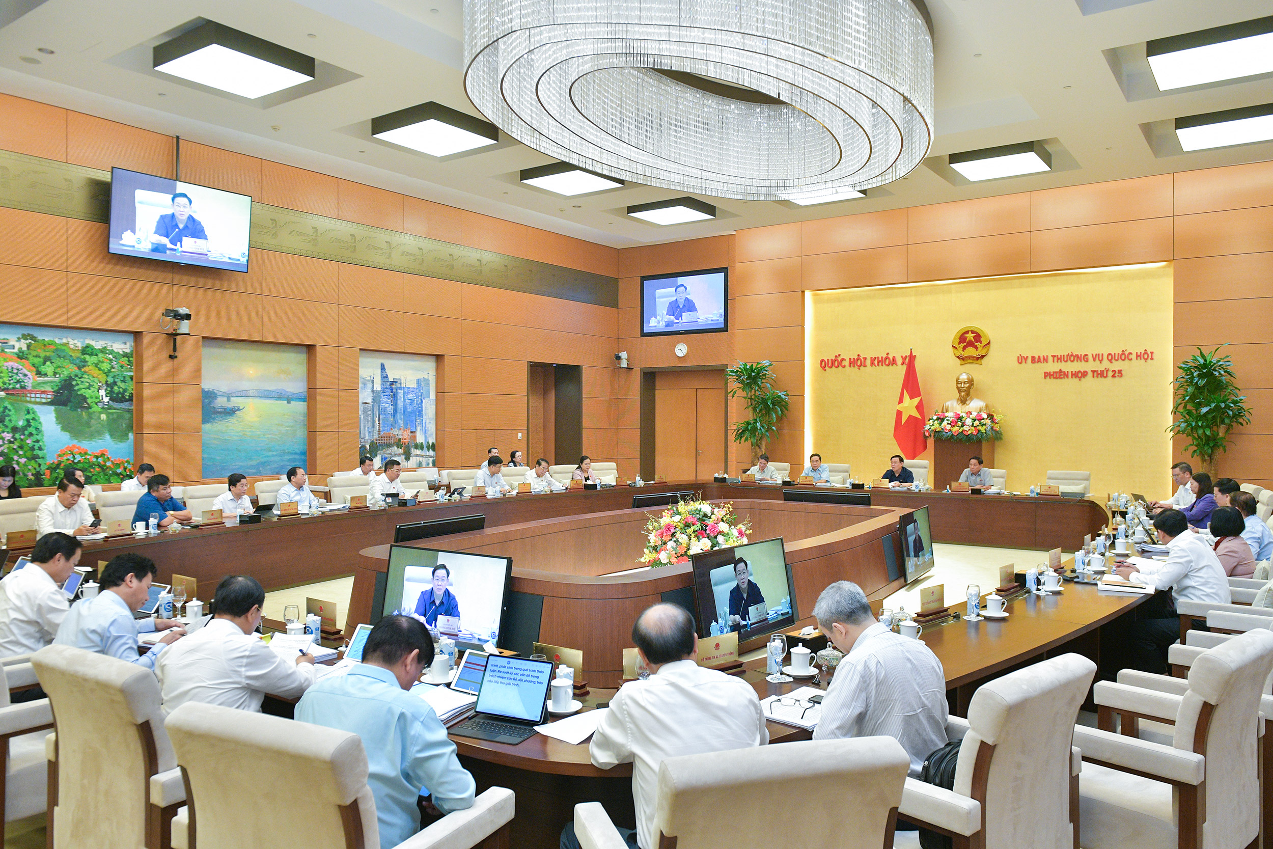 Toàn cảnh Phiên họp của Ủy ban Thường vụ Quốc hội cho ý kiến về việc giải trình, tiếp thu, chỉnh lý dự án Luật Đất đai (sửa đổi)