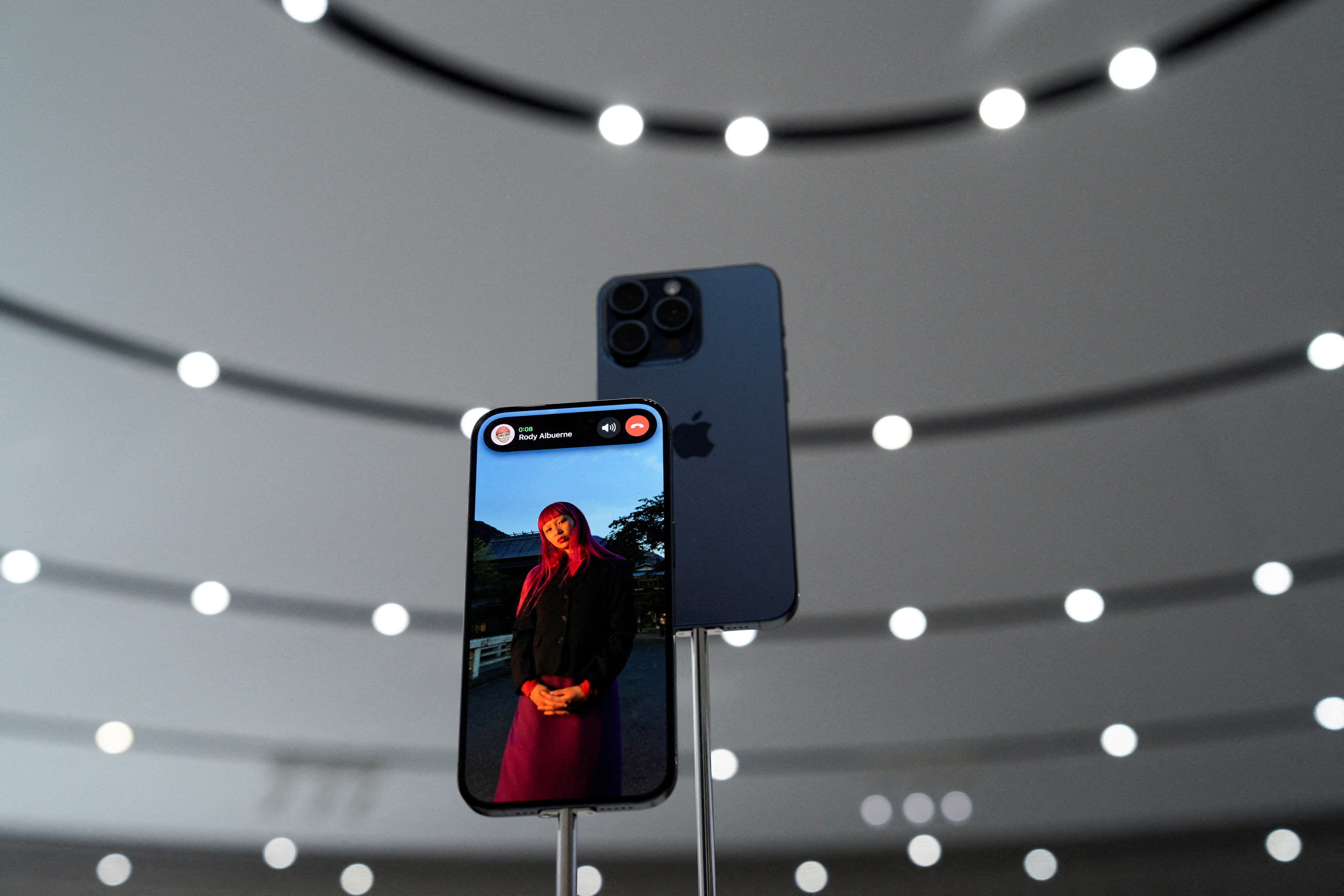 Đế chế Apple lao đao vì một vụ kiện