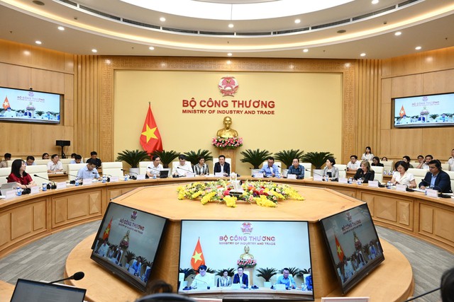 Bộ Công Thương: Mua điện mặt trời mái nhà 0 đồng sẽ ngăn chặn được việc trục lợi