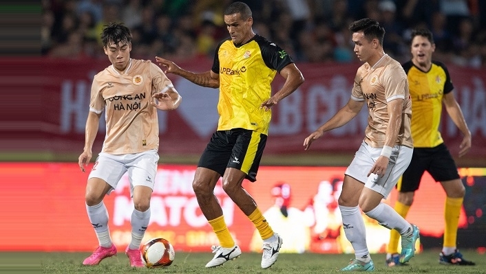 Lễ hội bóng đá Brazil – Việt Nam tại sân vận động Hàng Đẫy