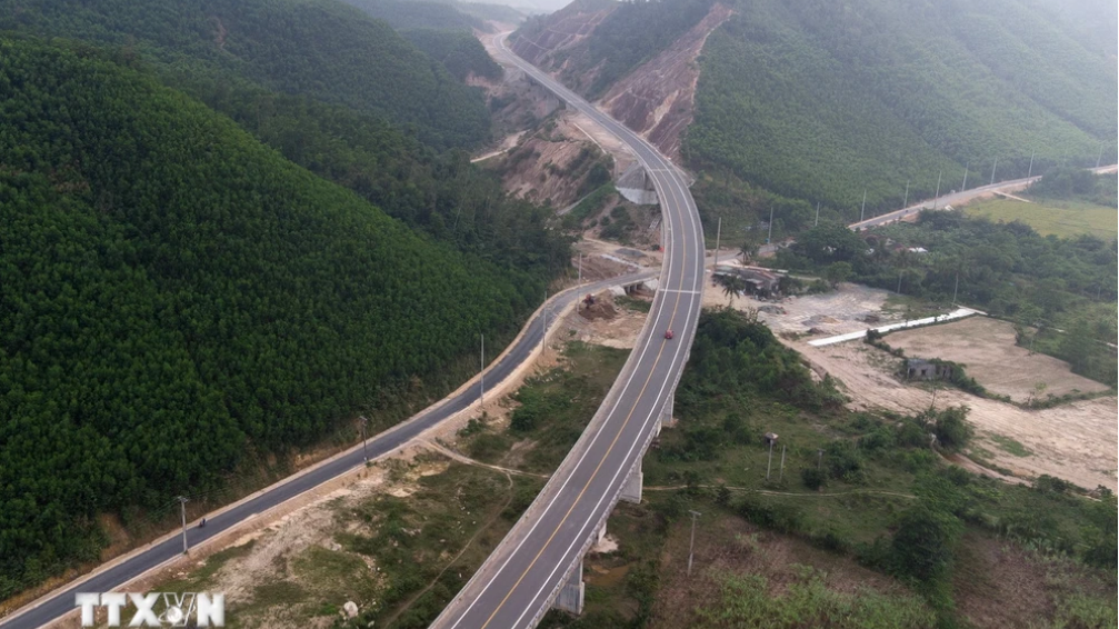 Hơn 3.000 tỷ đồng đầu tư mở rộng cao tốc Bắc - Nam phía Đông đoạn La Sơn - Hòa Liên