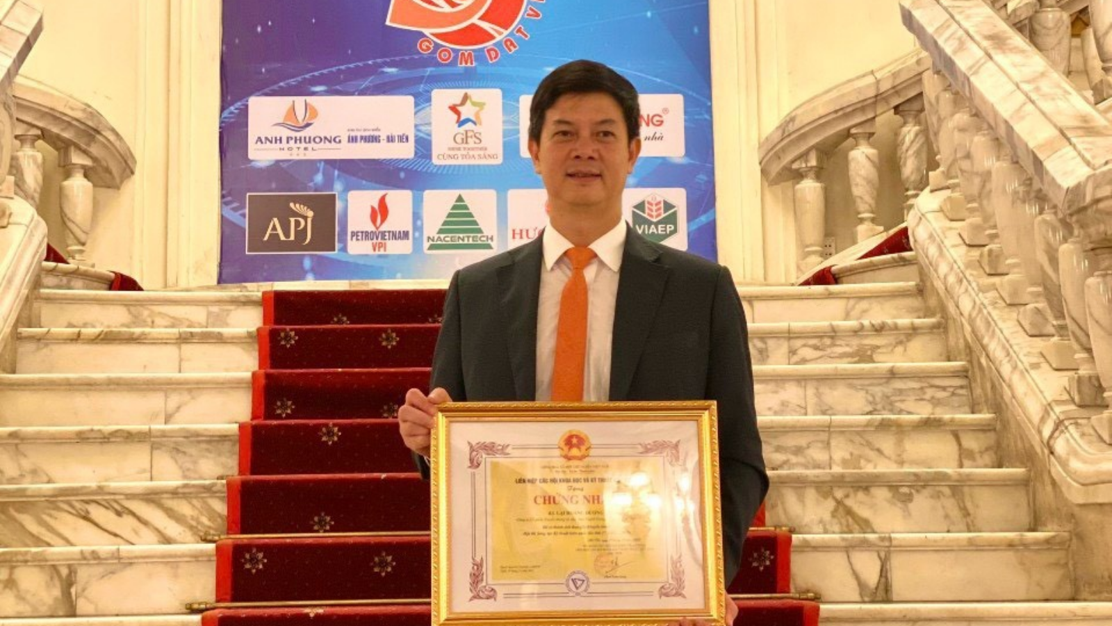 Máy tính Thánh Gióng đạt giải khuyến khích VIFOTEC lần thứ 17