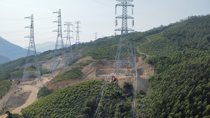 Hoàn thành dựng cột, kéo dây những khoảng néo đầu tiên của Dự án đường dây 500kV mạch 3