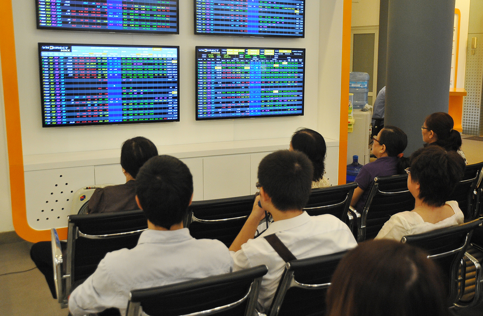 Hệ thống chứng khoán lại “lỡ hẹn”