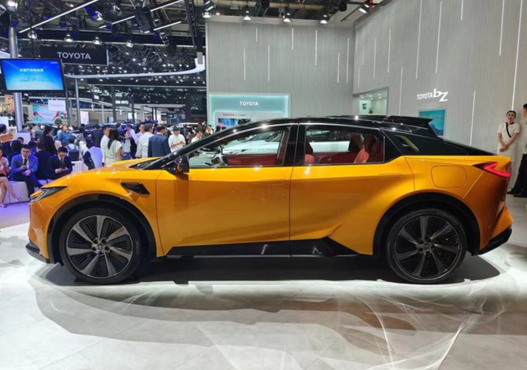 Xe Toyota bZ3C