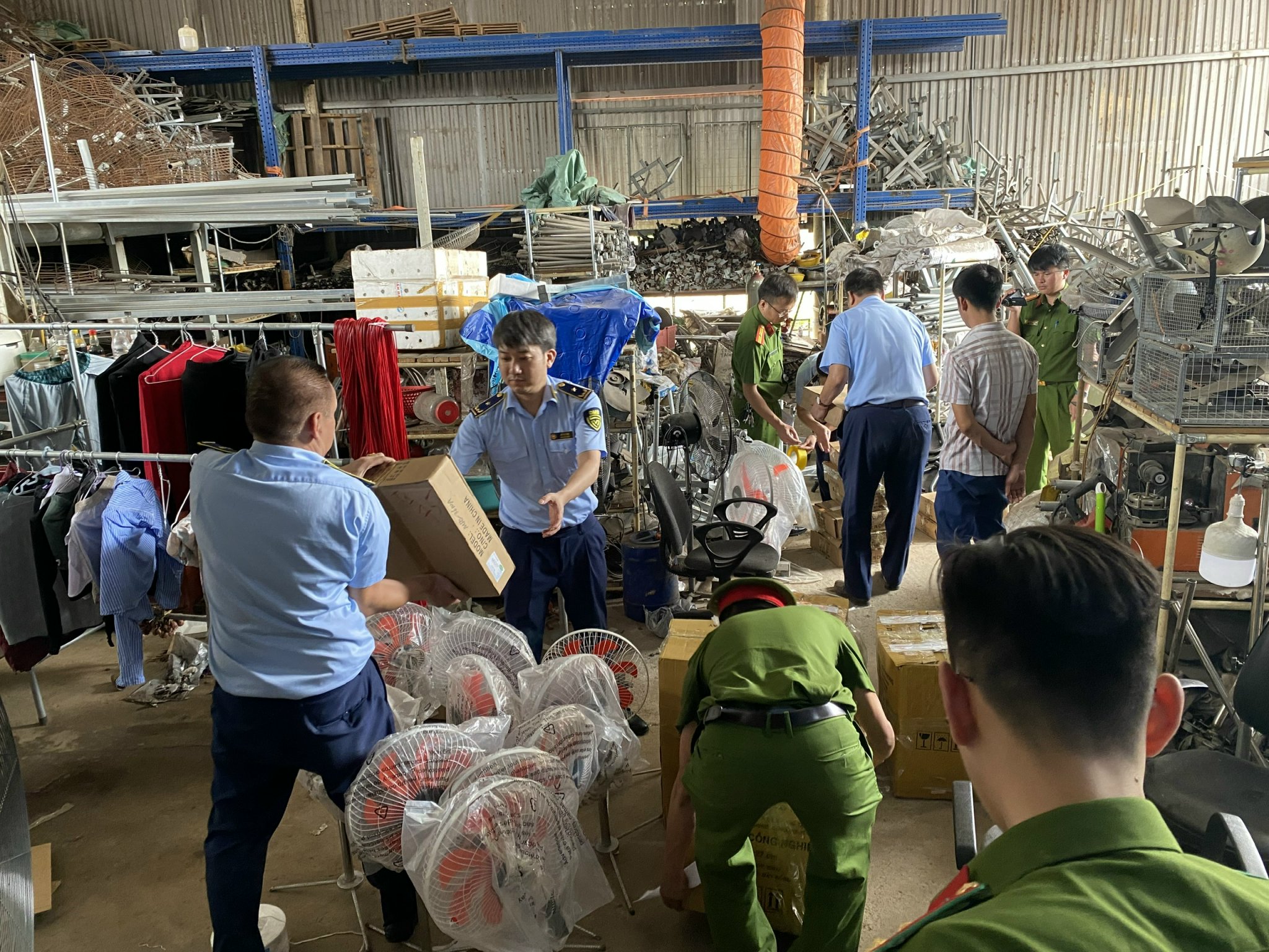 quạt điện nhập lậu