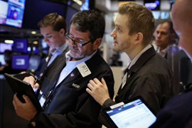 Dow Jones kéo dài chuỗi tăng, chinh phục lại ngưỡng 39.000 điểm