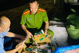 Hà Nội: Phát hiện hàng trăm kg lạp xưởng nhập lậu