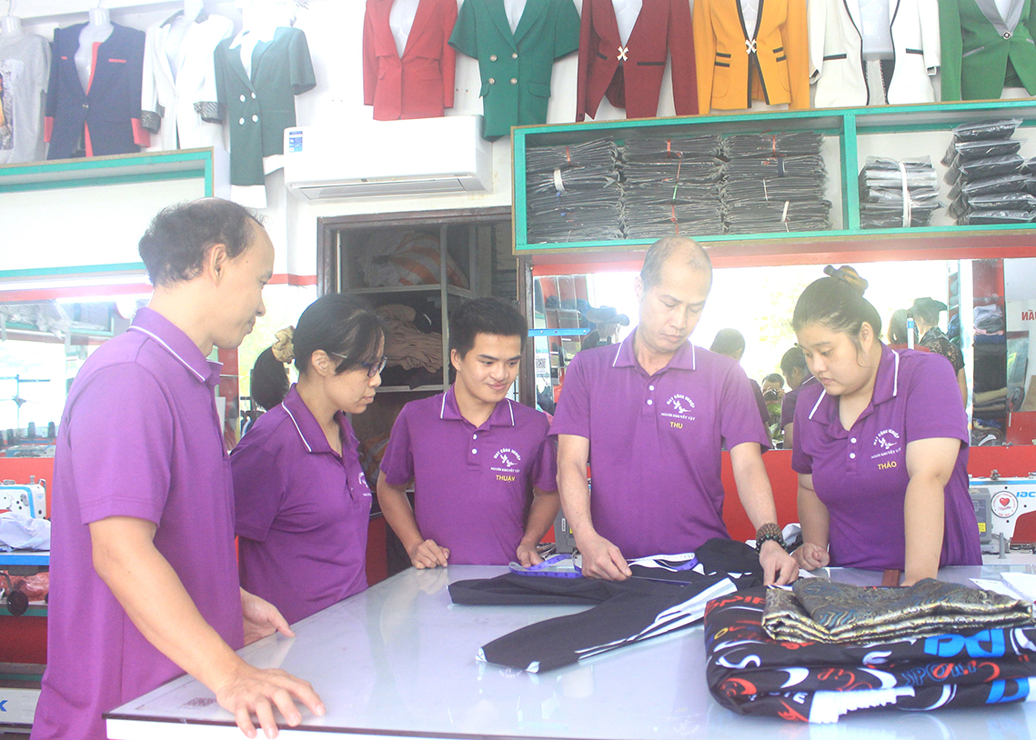 Hỗ trợ phương tiện sinh kế cho người khuyết tật