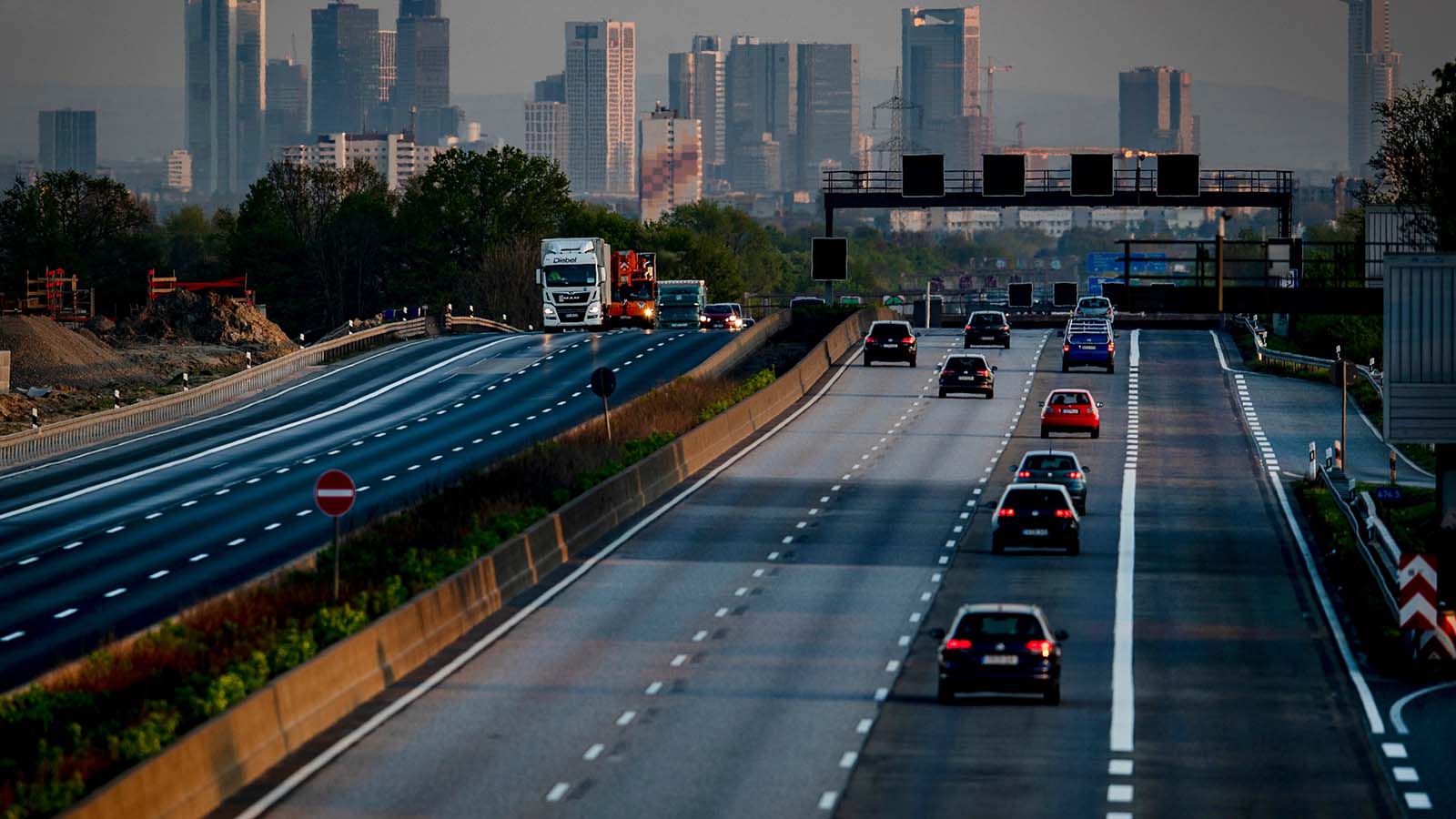 Mỹ yêu cầu xe ô tô bắt buộc có phanh khẩn cấp tự động