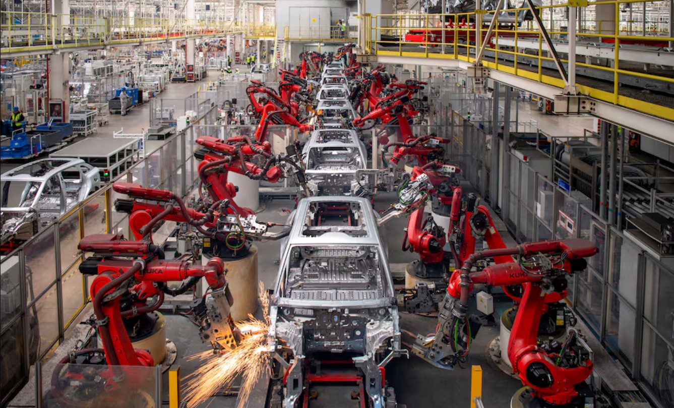 Các nhà sản xuất xe điện Trung Quốc "đua nhau" mở nhà máy tại châu Âu