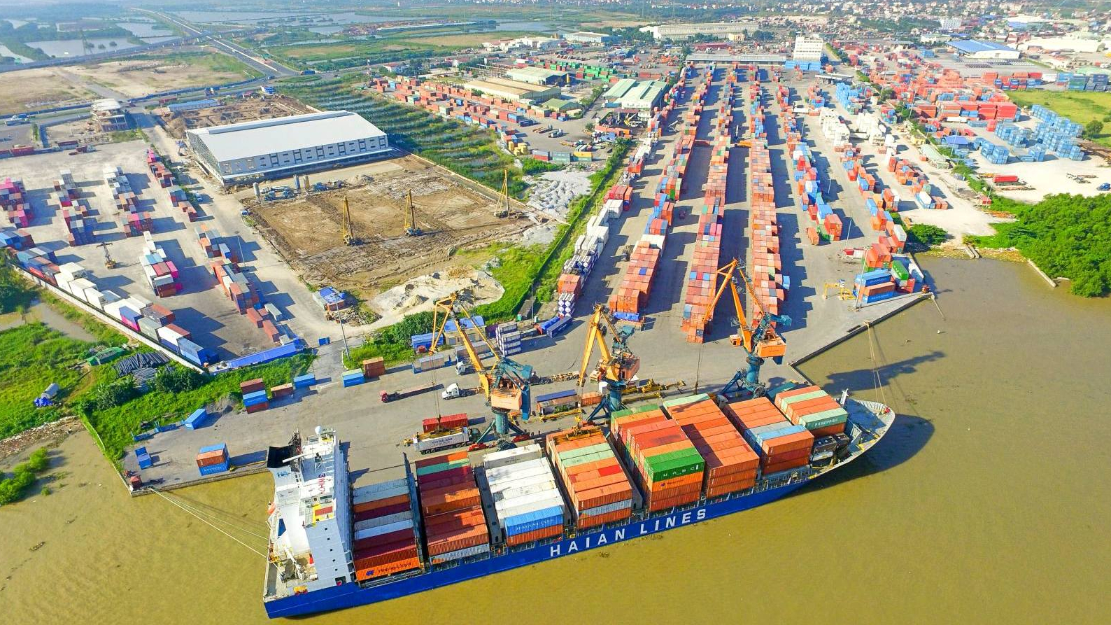 Container Việt Nam (VSC) “quay xe”, xả bán gần 5,3 triệu cổ phiếu Xếp dỡ Hải An (HAH)