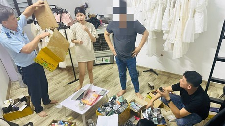 Lào Cai: Tạm giữ lượng lớn phụ kiện thuốc lá điện tử và thiết bị đốt tinh dầu