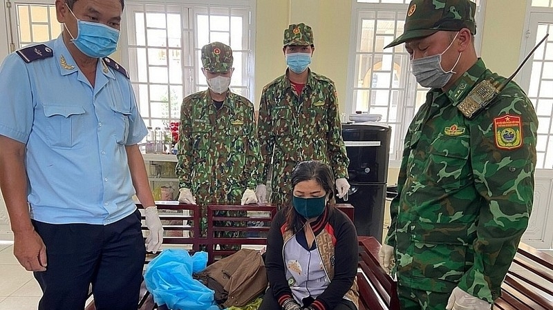 Hải quan tăng cường kiểm soát chống buôn lậu, vận chuyển vàng trái phép