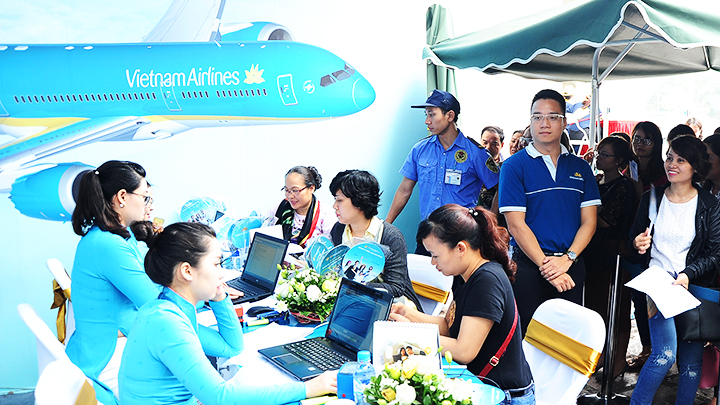 Giải bài toán giá vé máy bay