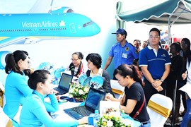 Giải bài toán giá vé máy bay