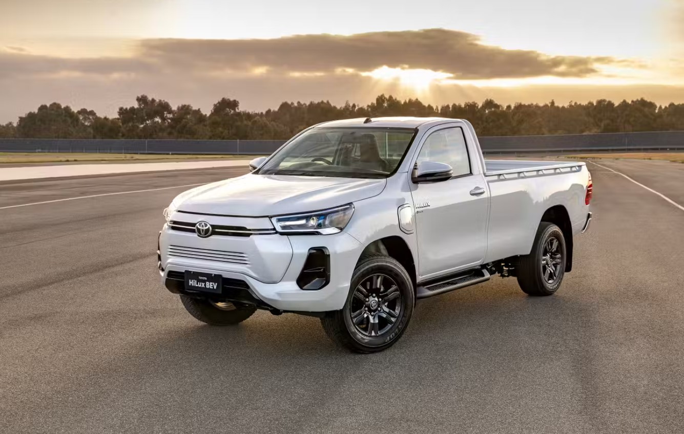 Xem trước Toyota Hilux chạy điện mới