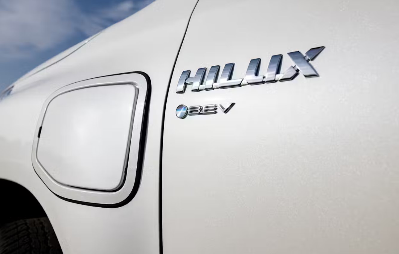 Xem trước Toyota Hilux chạy điện mới