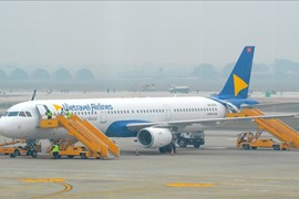 Giảm giá vé máy bay: Thế khó của các hãng bay