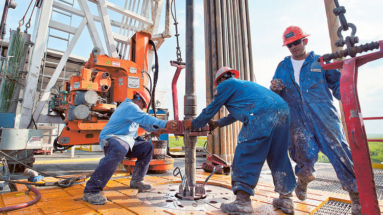 Giá xăng dầu hôm nay 23/5: Phản ứng tiêu cực, Fed phát tín hiệu cứng rắn hơn về lạm phát