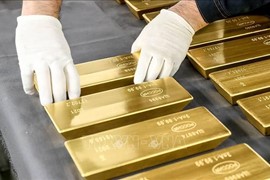 Giá vàng tiếp tục bốc hơi thêm 300.000 đồng mỗi lượng