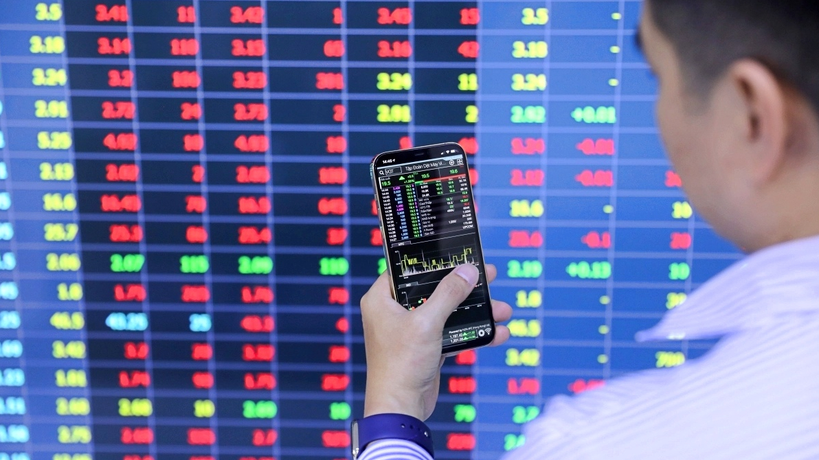 Các quỹ ETF ngoại có thể sắp mua vào hàng triệu cổ phiếu EVF, TCH và KDH