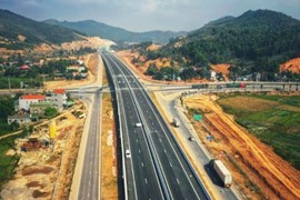 Thủ tướng: Tiếp tục đẩy nhanh tiến độ giải phóng mặt bằng các dự án trọng điểm