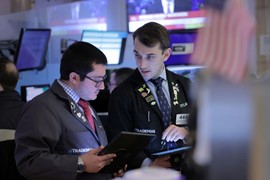 Nasdaq lao dốc, cổ phiếu Salesforce gây áp lực lớn lên nhóm công nghệ