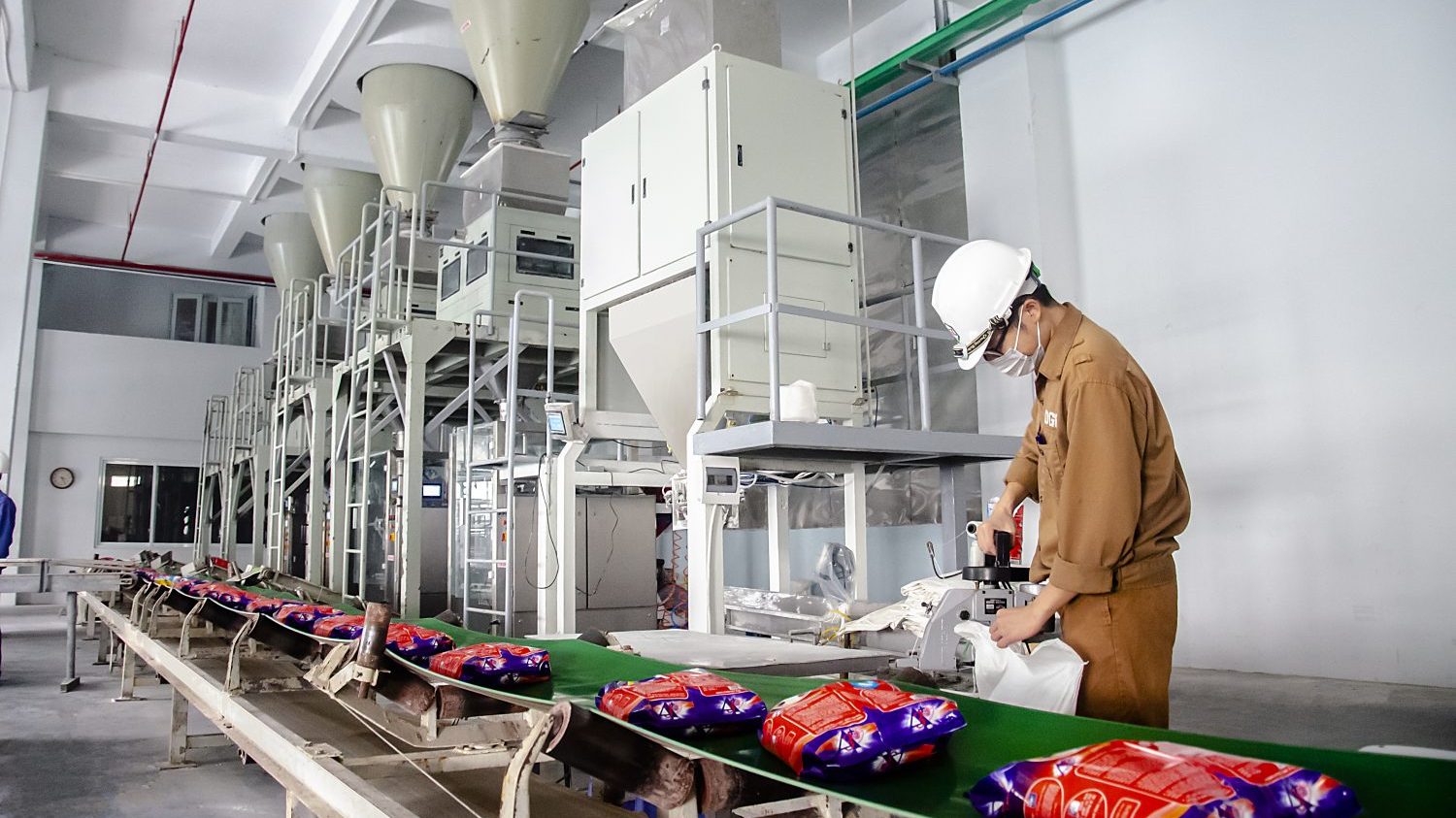 Hoá chất Đức Giang (DGC) khẳng định không nhận chuyển nhượng cổ phần từ thoái vốn của Vinachem