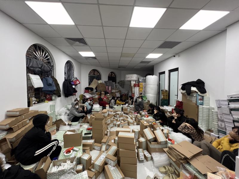 Hơn 6.200 gian hàng trên sàn thương mại điện tử bị gỡ bỏ trong năm 2023