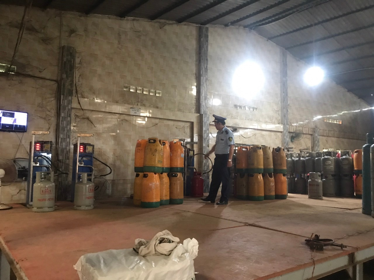 sang chiết gas trái phép