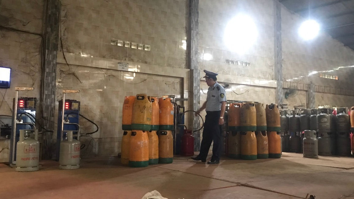 Long An: Phát hiện cơ sở có dấu hiệu sang chiết gas trái phép