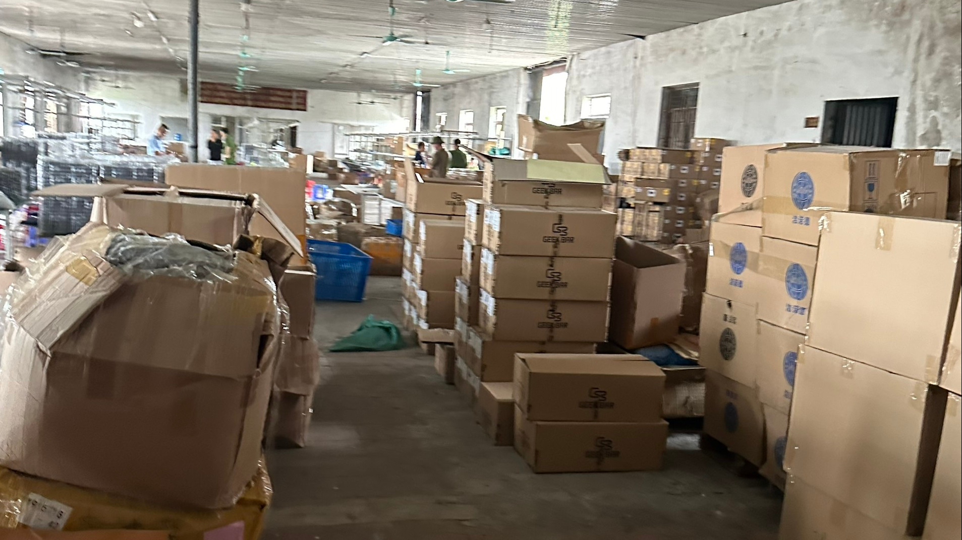 Triệt phá kho thuốc lá điện tử nhập lậu khủng nhất từ trước tới nay