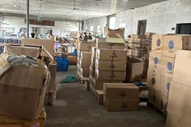 Triệt phá kho thuốc lá điện tử nhập lậu khủng nhất từ trước tới nay