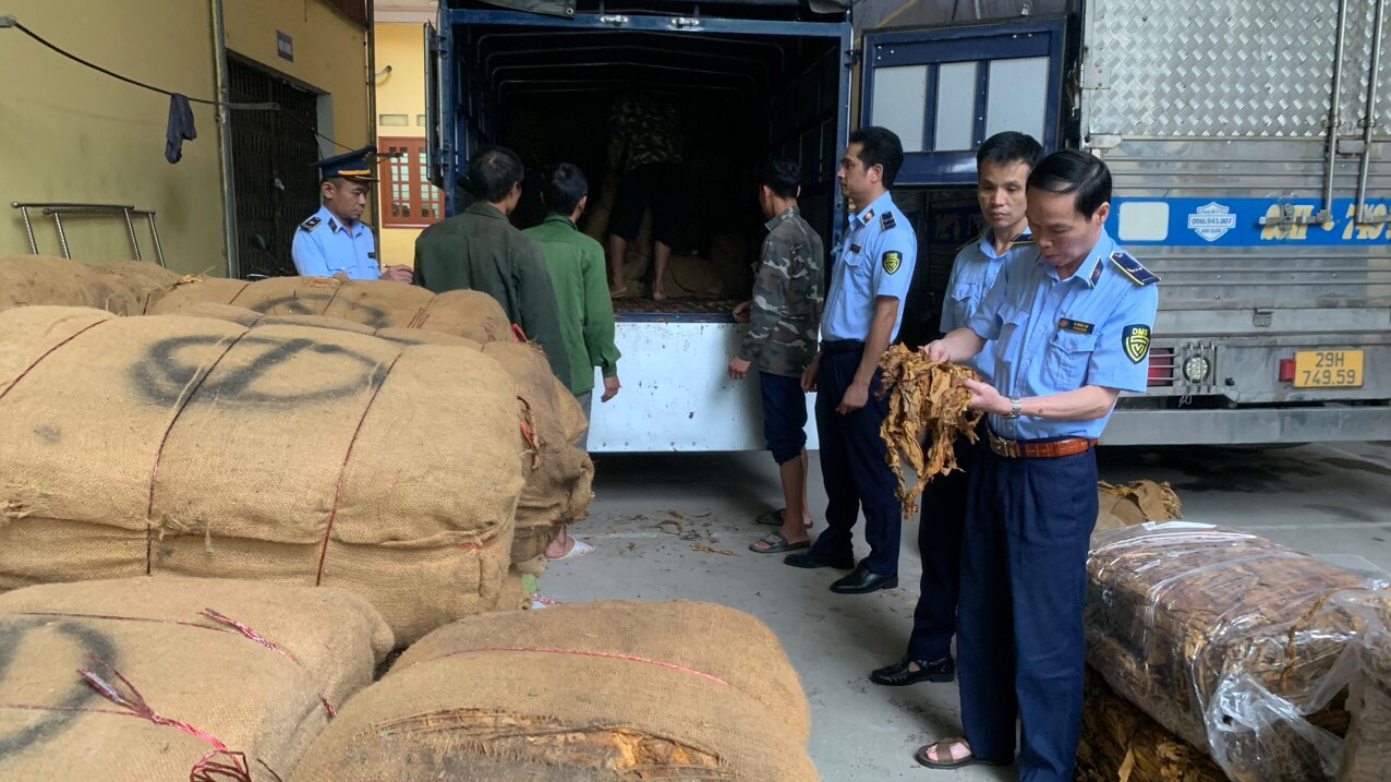 Lạng Sơn: Kiểm tra, phát hiện gần 15 tấn nguyên liệu thuốc lá không rõ nguồn gốc