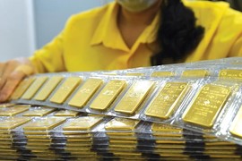 Giá vàng thế giới "nín thở" đợi tín hiệu từ Fed, trong nước duy trì dưới 77 triệu đồng/lượng