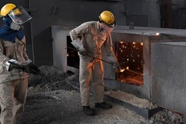 Doanh nghiệp thép tung 'quả đấm thép'