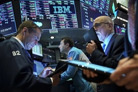 Nvidia "đè" S&P và Nasdaq lao dốc