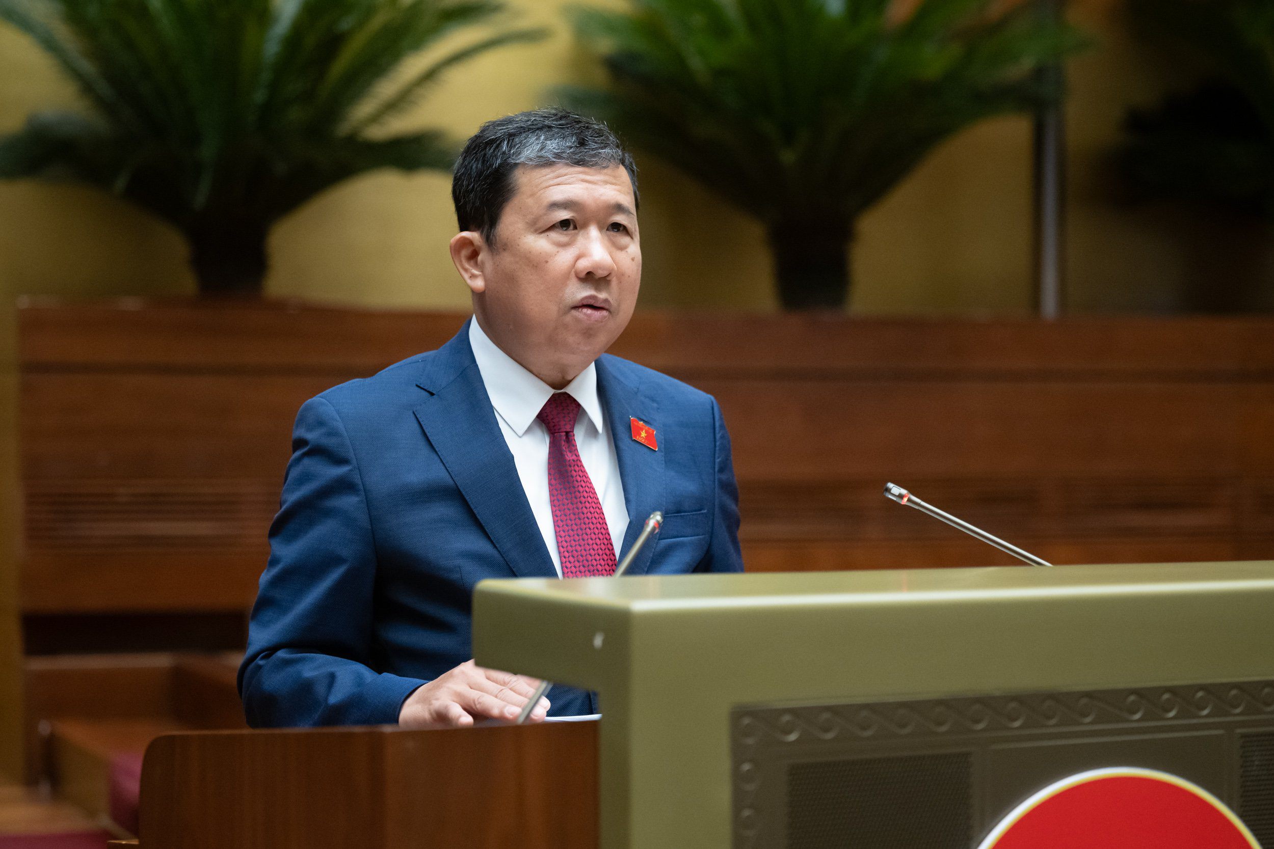 Ủy viên Ủy ban Thường vụ Quốc hội, Chủ nhiệm Ủy ban Đối ngoại của Quốc hội Vũ Hải Hà trình bày Báo cáo giải trình, tiếp thu ý kiến của các vị đại biểu Quốc hội, chỉnh lý dự thảo Nghị quyết phê chuẩn văn kiện gia nhập Hiệp định CPTPP của Vương quốc Anh