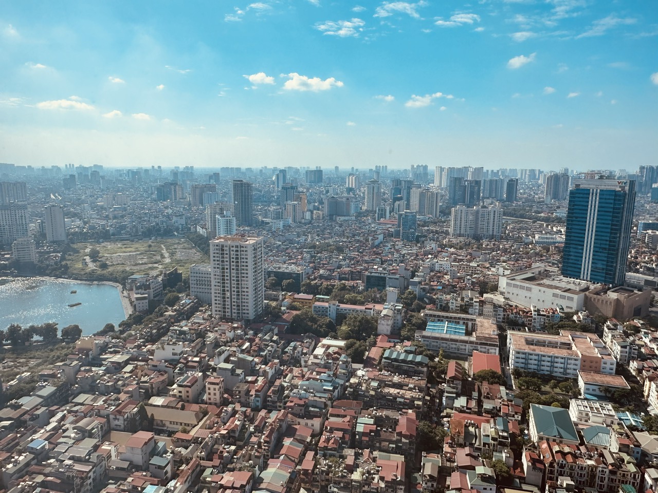 Diễn biến trái chiều tại thị trường nhà ở Hà Nội và TP.HCM