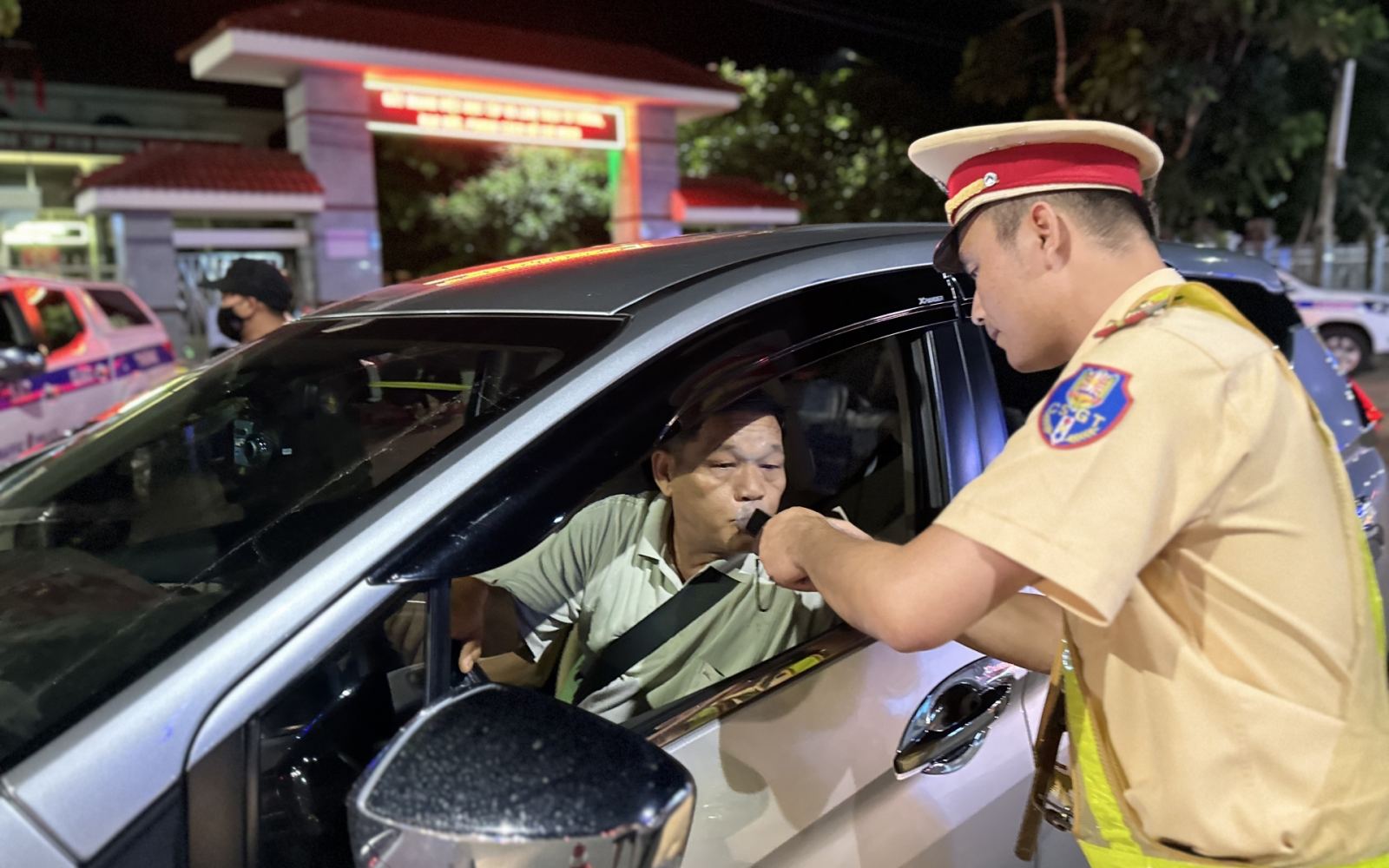 Quốc hội thông qua: Cấm lái xe có nồng độ cồn