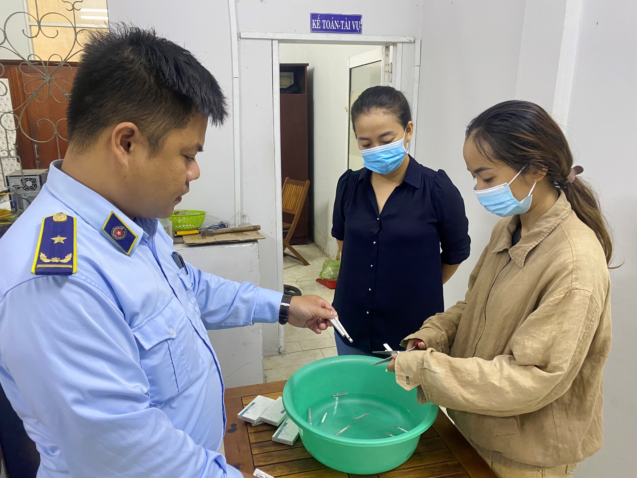 thuốc lá nhập lậu