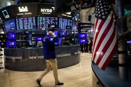 S&P 500 và Nasdaq đạt đỉnh mới, nhà đầu tư ồ ạt mua cổ phiếu chip