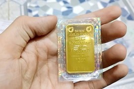 Giá vàng tiến “tằng tằng”, hướng mốc mới vào cuối năm